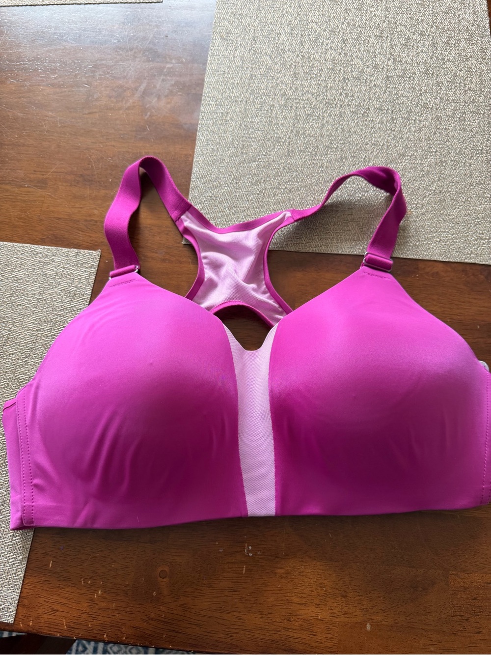 Nike Sports Bra in‎ magenta